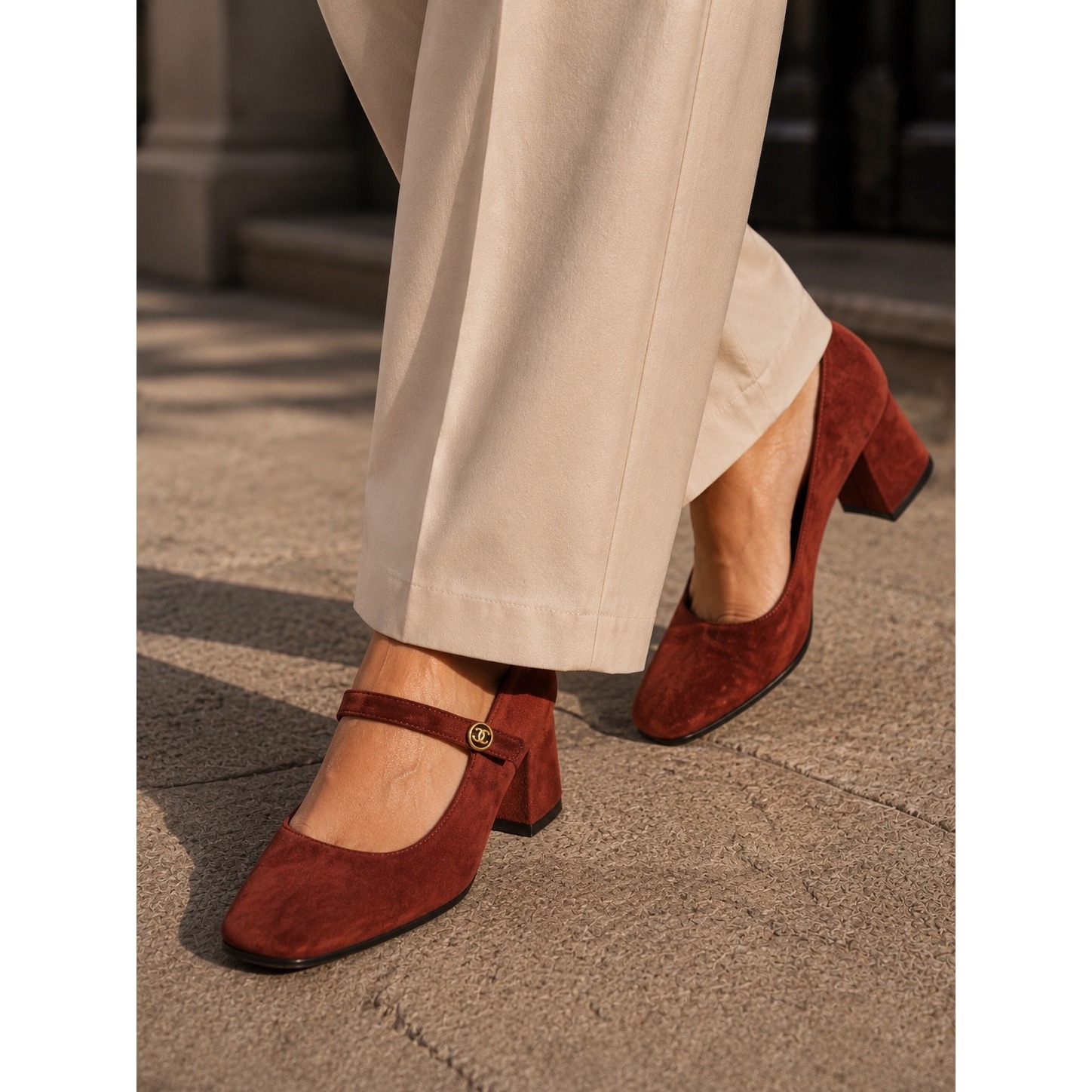 Chanel Vintage Suede Mary Jane Block Heel Pumps Square Toe 9.5 Brown Cc Logo